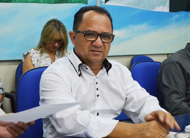2017117_FOTO - Vereador Tiãozinho quer o fim da bagunça dos fios de telecomunicações